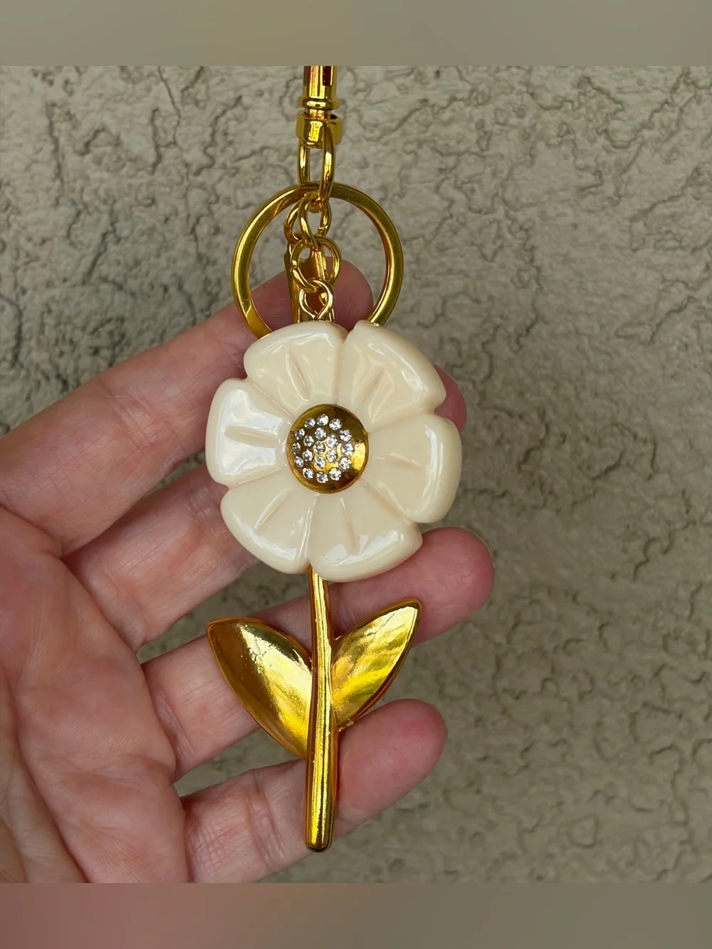 Floral Crystal Center Keychain Charm - Cream & Gold